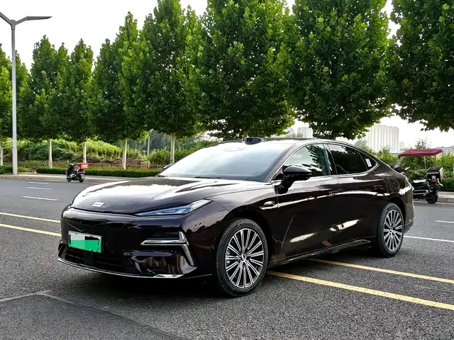Geely Galaxy 8 2026 225km EM-i