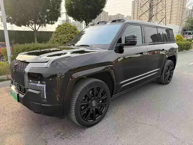 Yangwang U 8 L 2025