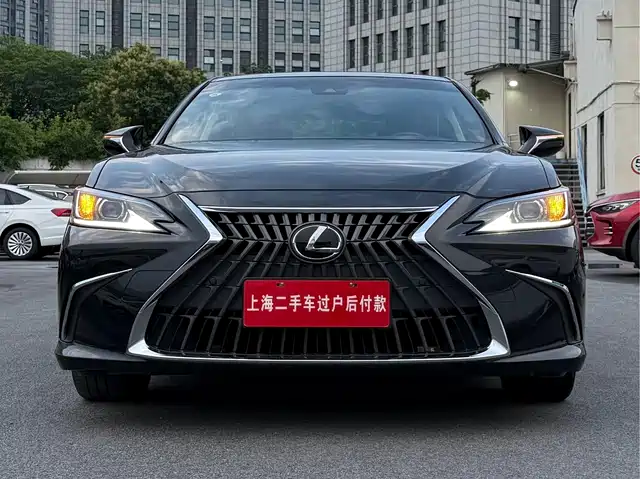 Lexus ES 2022 260