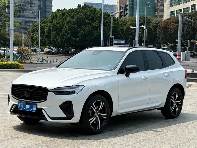 Volvo XC60 2022 B 5 4 WD