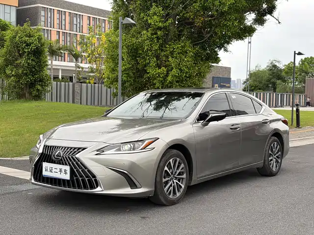 Lexus ES 2023 260