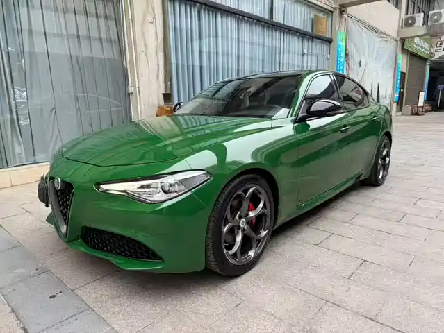 Alfa Romeo Giulia 2018 2.0 T 200 HP