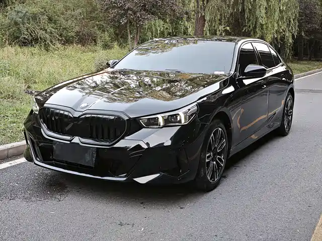 BMW 5-Series 2026 525 Li M