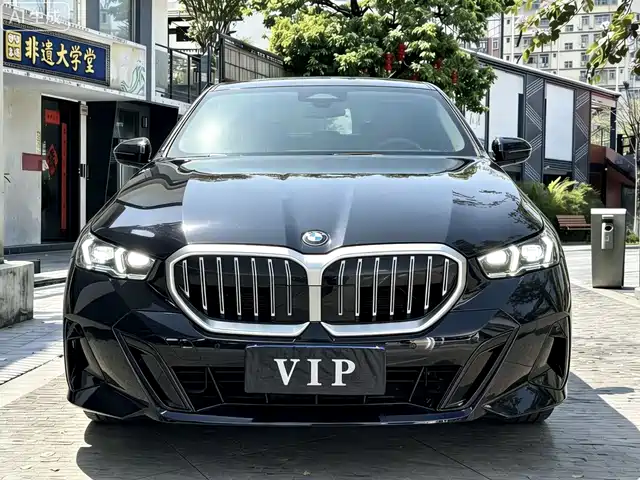 BMW 5-Series 2024 525 Li M