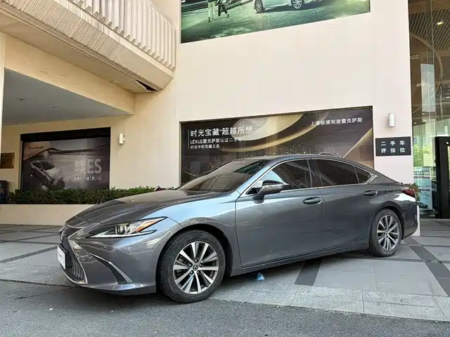 Lexus ES 2020 200