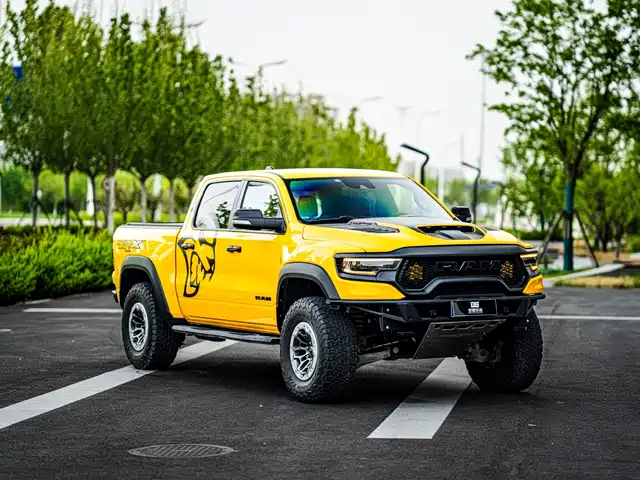 RAM Trucks 2023 6.2 T AT