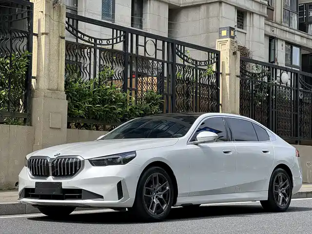 BMW 5-Series 2024 530 Li Leading