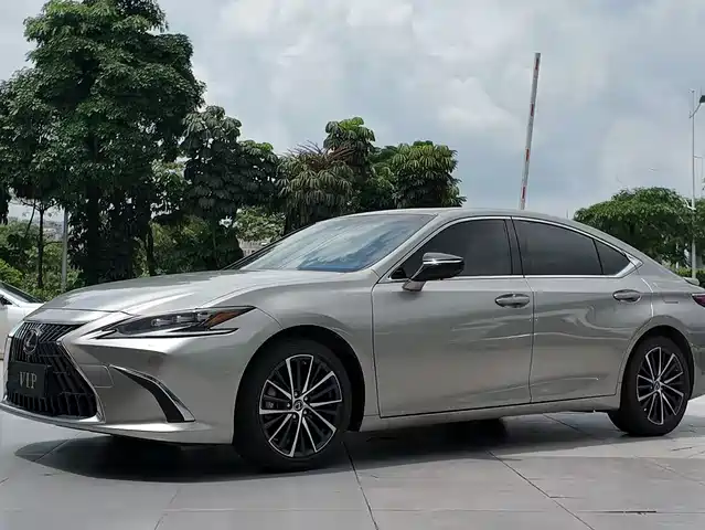 Lexus ES 2022 300h