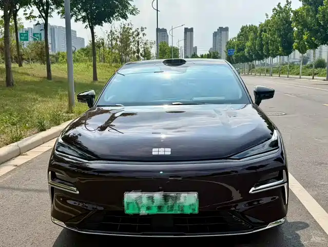Geely Galaxy 8 2026 225km EM-i
