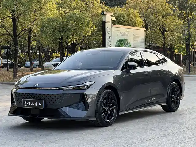 Changan UNI-V 2024 1.5 T Premium