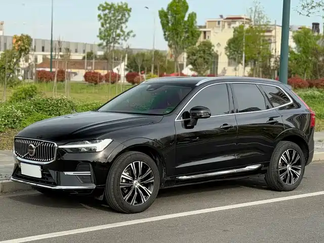 Volvo XC60 2022 B 5 4 WD
