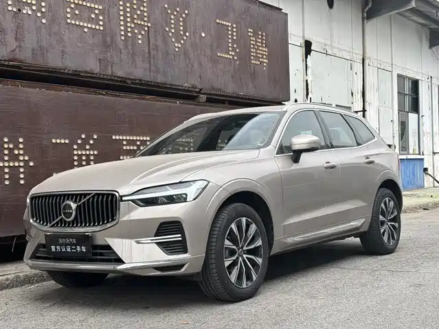 Volvo XC60 2025 B 5 4 WD