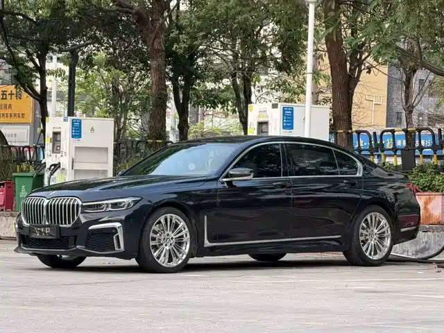 BMW 7-Series 2021 730 Li M