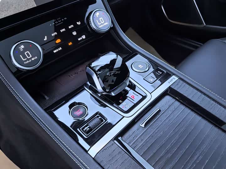Jaguar XFL 2023 XFL 2.0 T P 250 2 WD — фото 13