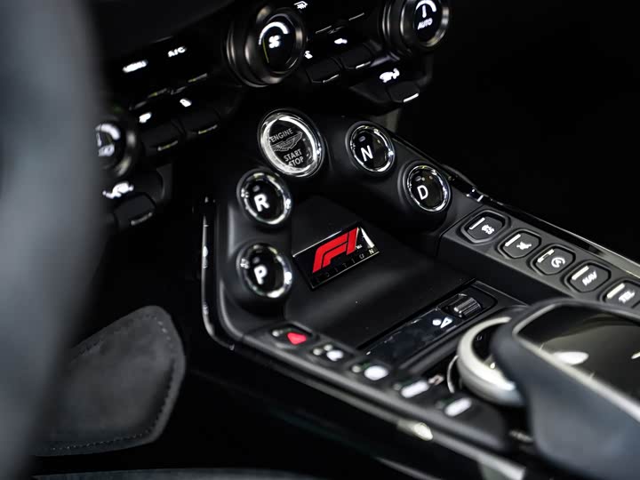 Aston Martin V8 Vantage 2022 4.0 T V 8 F 1 Edition Coupe — фото 11