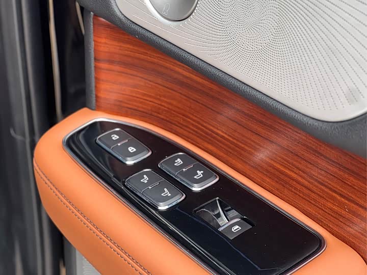 Lincoln Navigator — фото 15