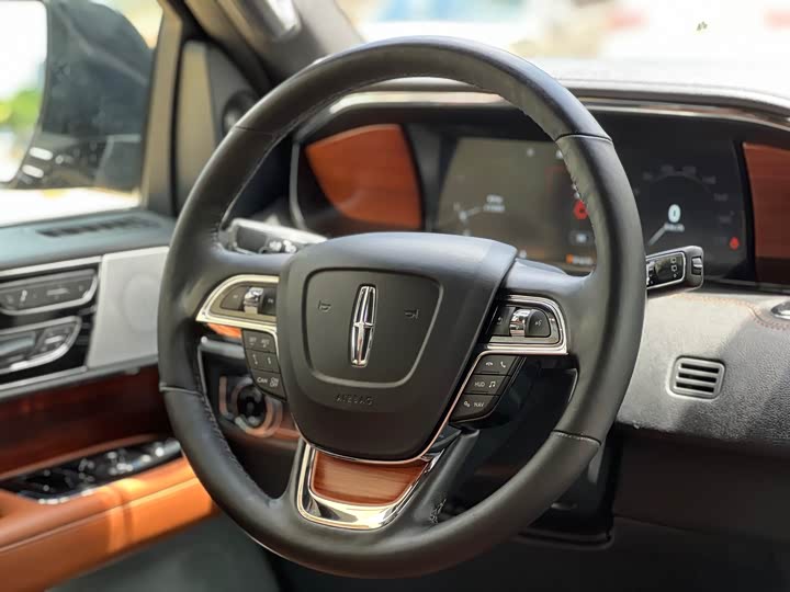 Lincoln Navigator — фото 19