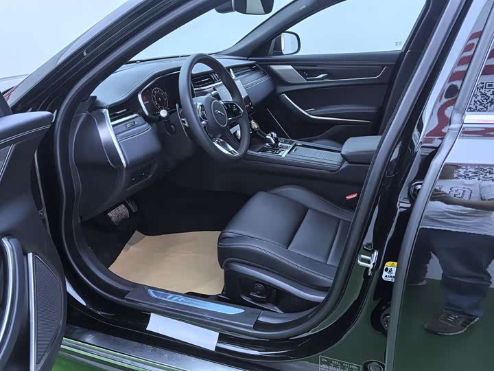 Jaguar XFL 2023 XFL 2.0 T P 250 2 WD — фото 7