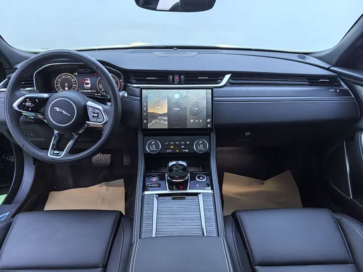 Jaguar XFL 2023 XFL 2.0 T P 250 2 WD — фото 9