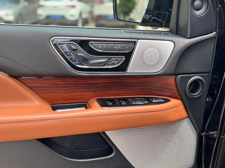Lincoln Navigator — фото 10