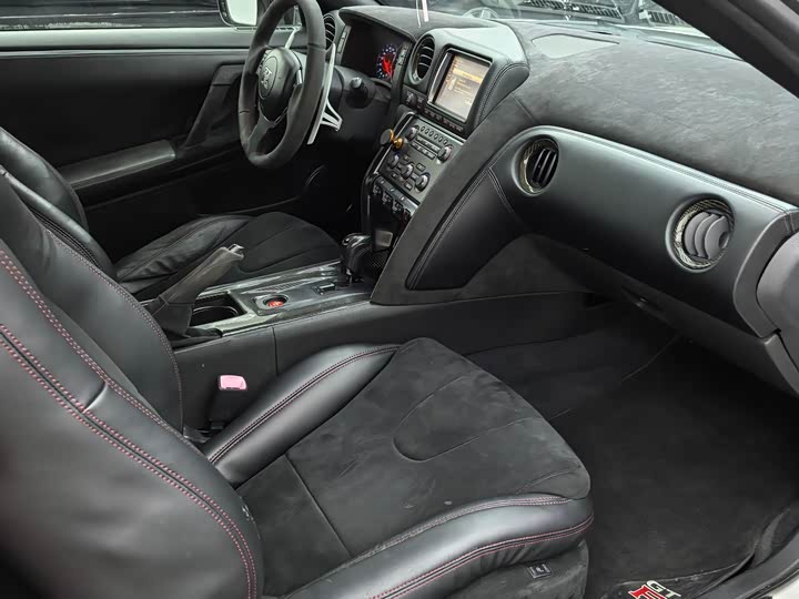 Nissan GT-R 2012 3.8 T Premium Edition — фото 13