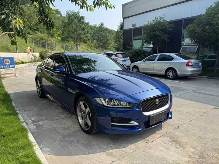 Jaguar XE 2015 2.0 T 200 PS R-Sport — фото 3