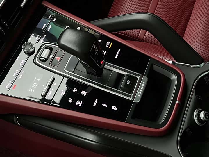 Porsche Cayenne 2018 Cayenne Turbo 4.0 T — фото 21