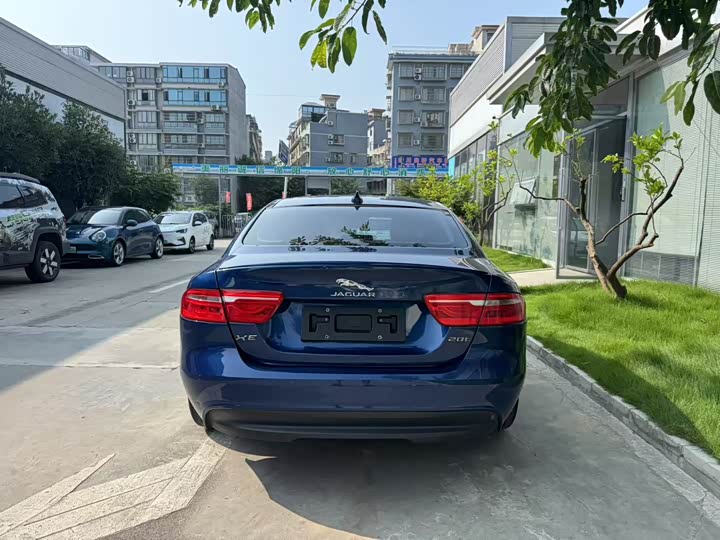 Jaguar XE 2015 2.0 T 200 PS R-Sport — фото 8