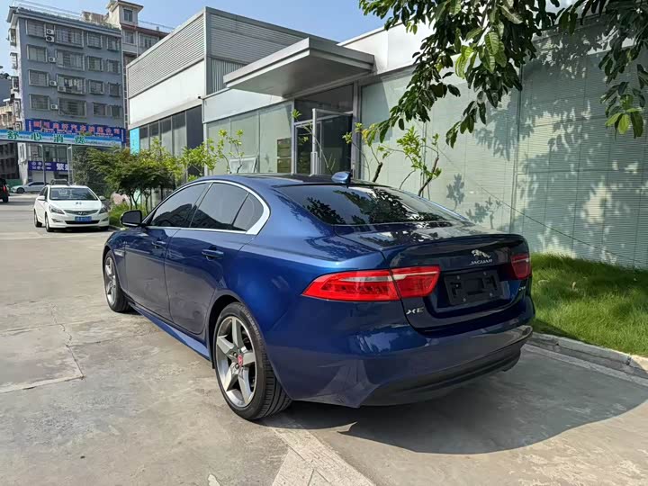 Jaguar XE 2015 2.0 T 200 PS R-Sport — фото 9