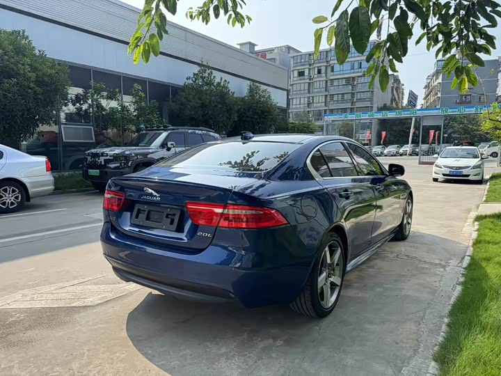 Jaguar XE 2015 2.0 T 200 PS R-Sport — фото 7