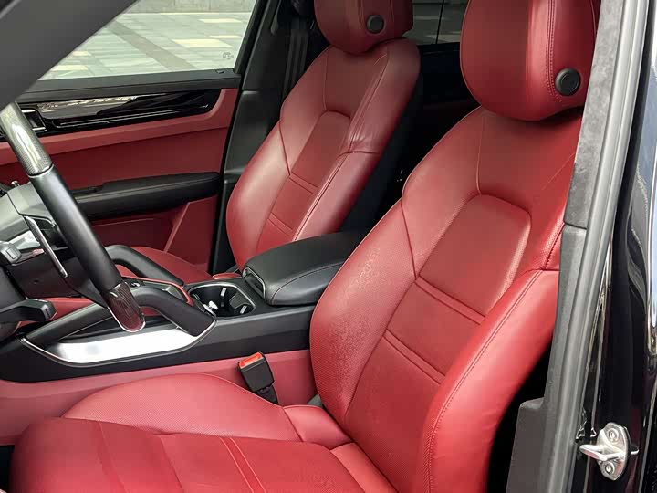 Porsche Cayenne 2018 Cayenne Turbo 4.0 T — фото 9