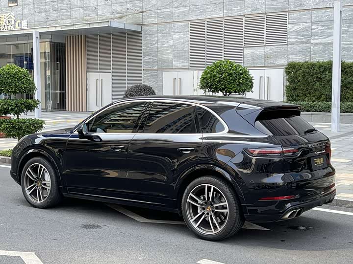 Porsche Cayenne 2018 Cayenne Turbo 4.0 T — фото 4