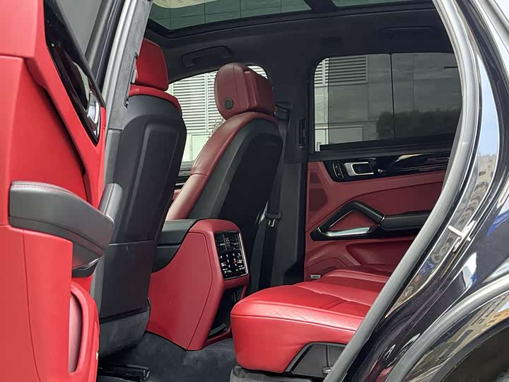 Porsche Cayenne 2018 Cayenne Turbo 4.0 T — фото 10
