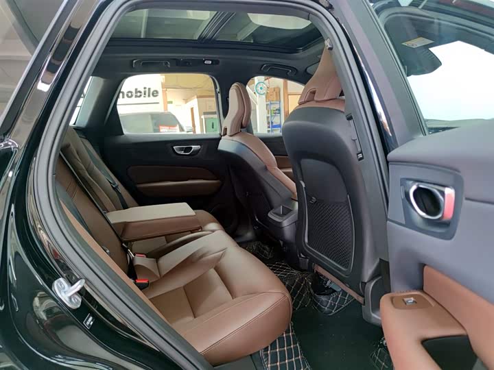 Volvo XC60 2025 B 5 4 WD — фото 11