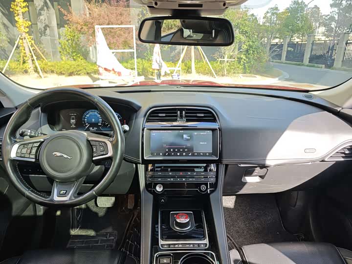 Jaguar F-PACE 2016 2.0 T 2 WDR-Sport — фото 11