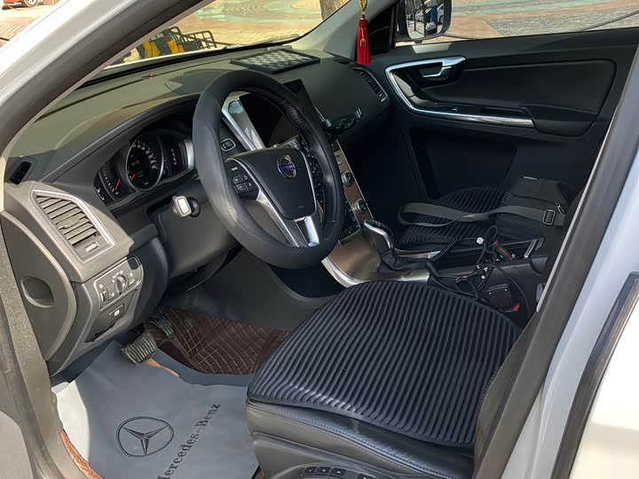 Volvo XC60 2017 T 5 AWD — фото 4