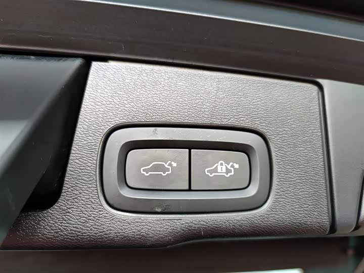 Volvo XC60 2025 B 5 4 WD — фото 17