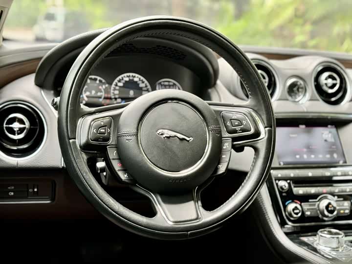 Jaguar XJ 2016 XJL 3.0 SC 2 WD — фото 9