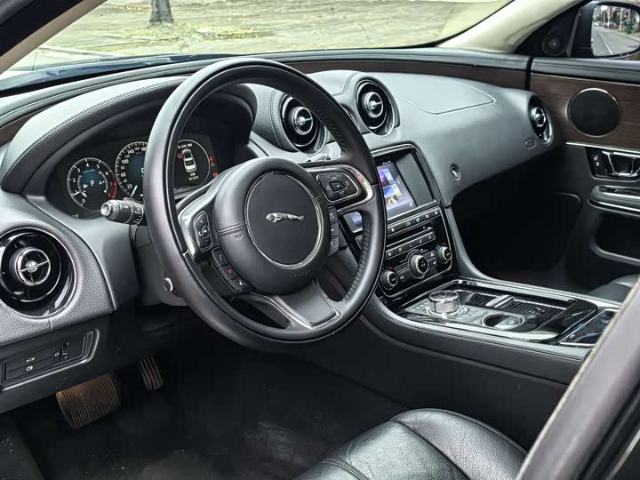 Jaguar XJ 2016 XJL 2.0 T 2 WD — фото 8