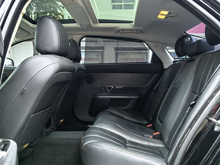 Jaguar XJ 2016 XJL 2.0 T 2 WD — фото 9