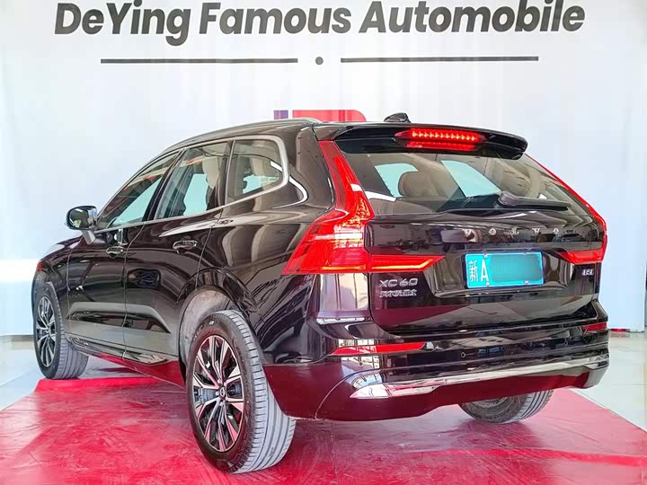 Volvo XC60 2025 B 5 4 WD — фото 6