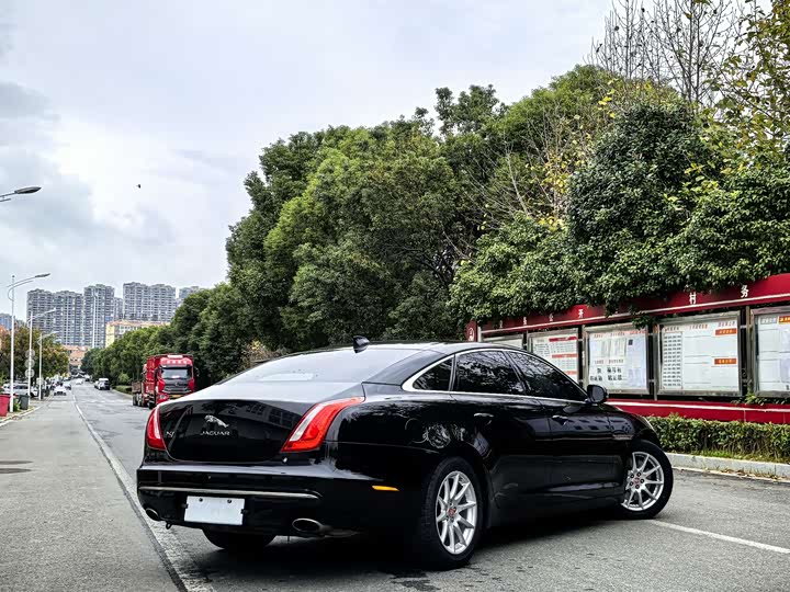 Jaguar XJ 2016 XJL 2.0 T 2 WD — фото 5