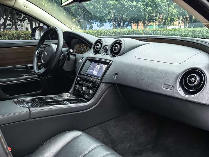 Jaguar XJ 2016 XJL 2.0 T 2 WD — фото 14