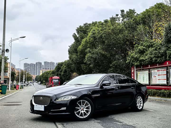 Jaguar XJ 2016 XJL 2.0 T 2 WD — фото 1