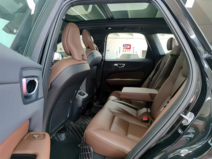 Volvo XC60 2025 B 5 4 WD — фото 10