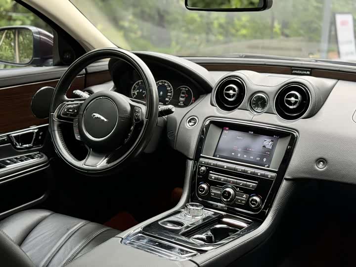 Jaguar XJ 2016 XJL 3.0 SC 2 WD — фото 11