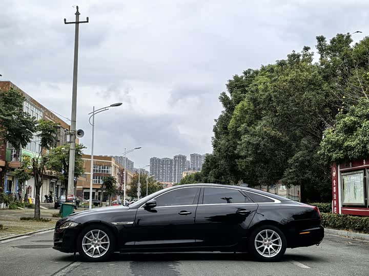 Jaguar XJ 2016 XJL 2.0 T 2 WD — фото 3