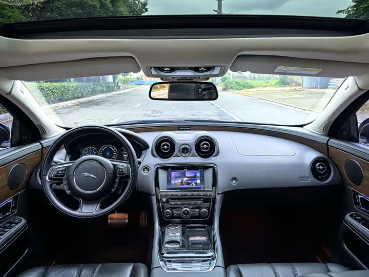 Jaguar XJ 2016 XJL 2.0 T 2 WD — фото 7