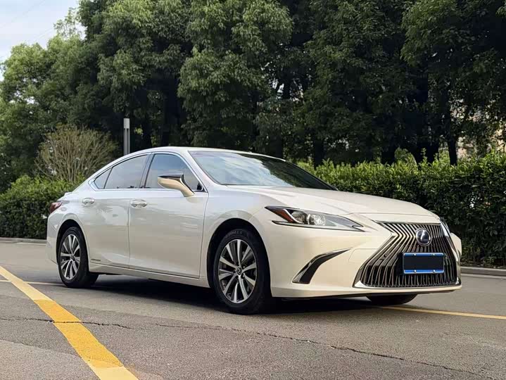 Lexus ES 300h экселленс V — фото 3