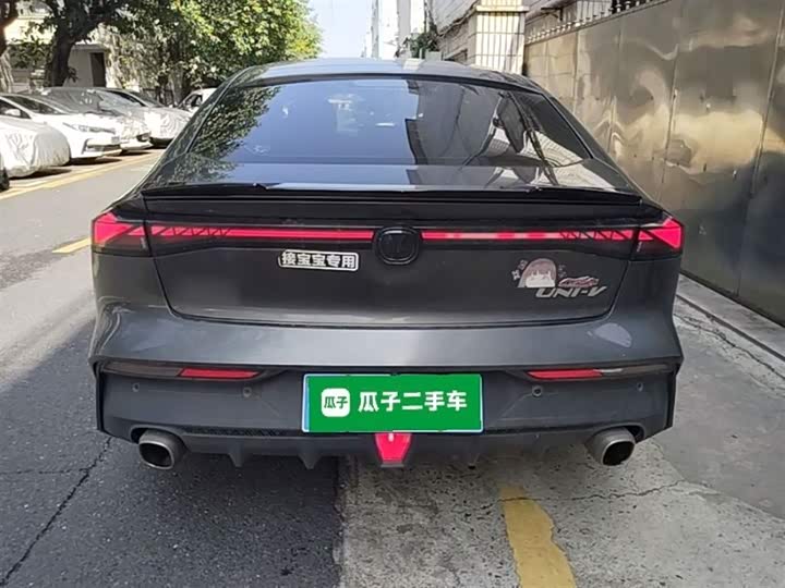 Changan UNI-V 2022 1.5 T Premium — фото 6